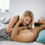 Мужчина и женщина в постели