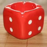 Красный кубик