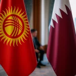 Флаги Катара и Кыргызстана
