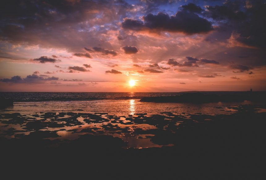 Яркий закат солнца