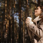 Девушка в пальто