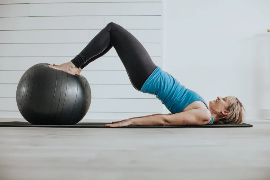 Тренировка с фитболом