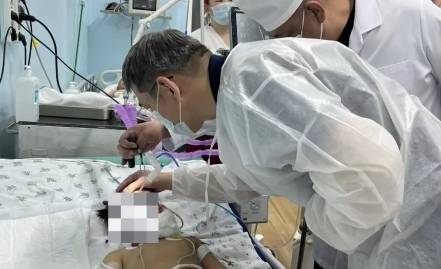 Министр навестил пострадавшую девочку после падения