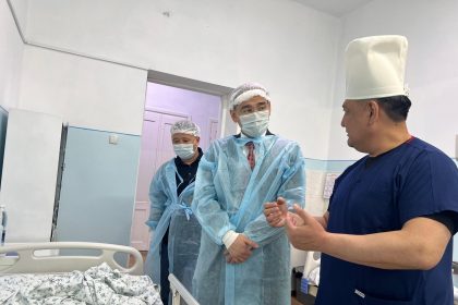 Министр посетил ребёнка после нападения собак