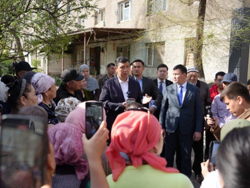 В Бишкеке жильцам аварийных домов предложили выбор